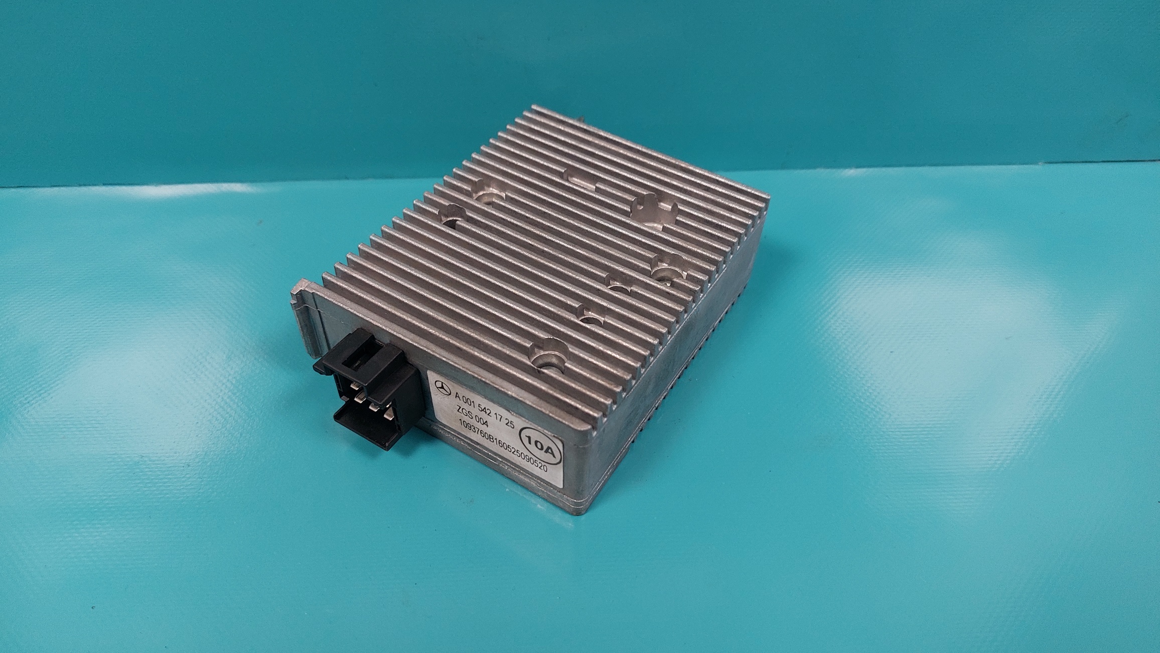 PRZETWORNICA NAPIĘCIA 24V/12V Mercedes